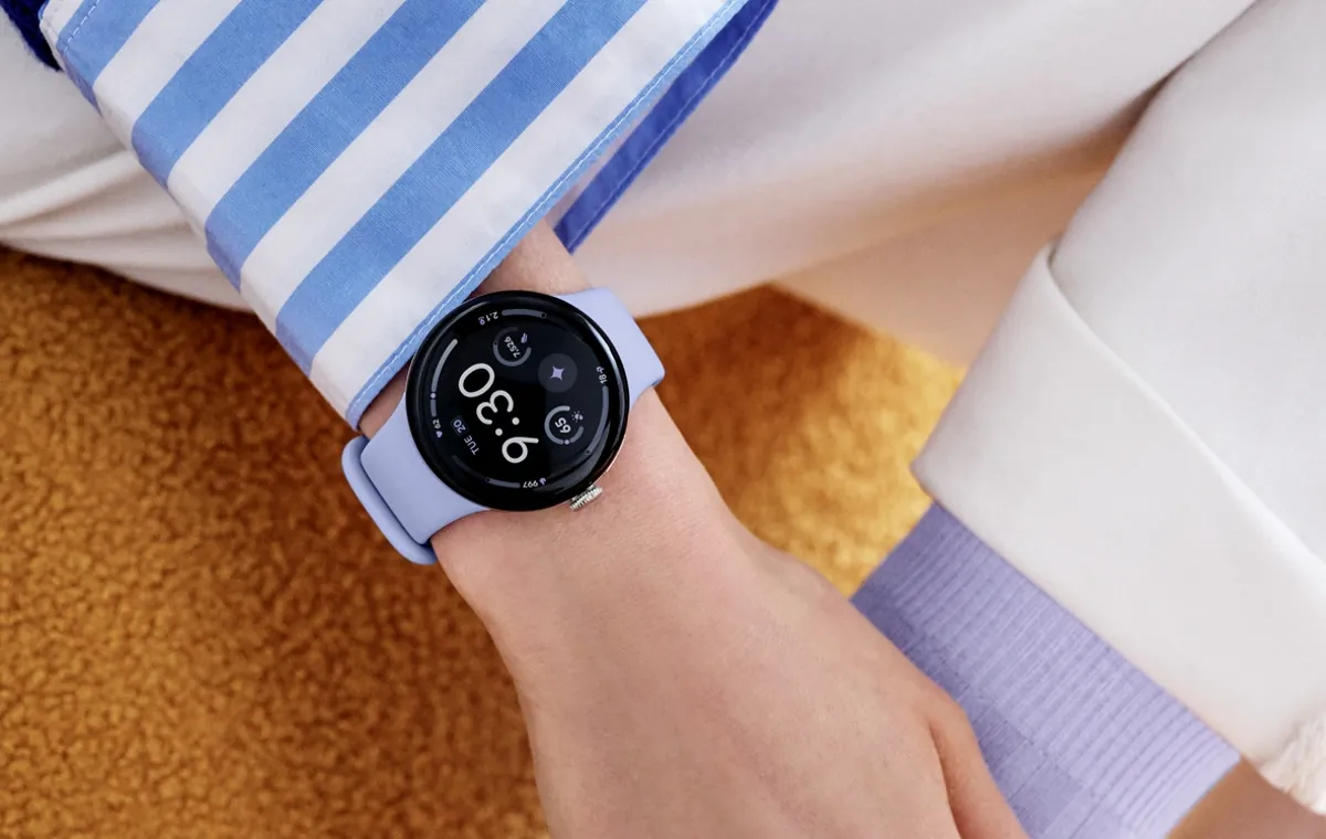 گوگل از ساعت هوشمند پیکسل واچ ۴ با باتری قابل تعویض رونمایی کرد